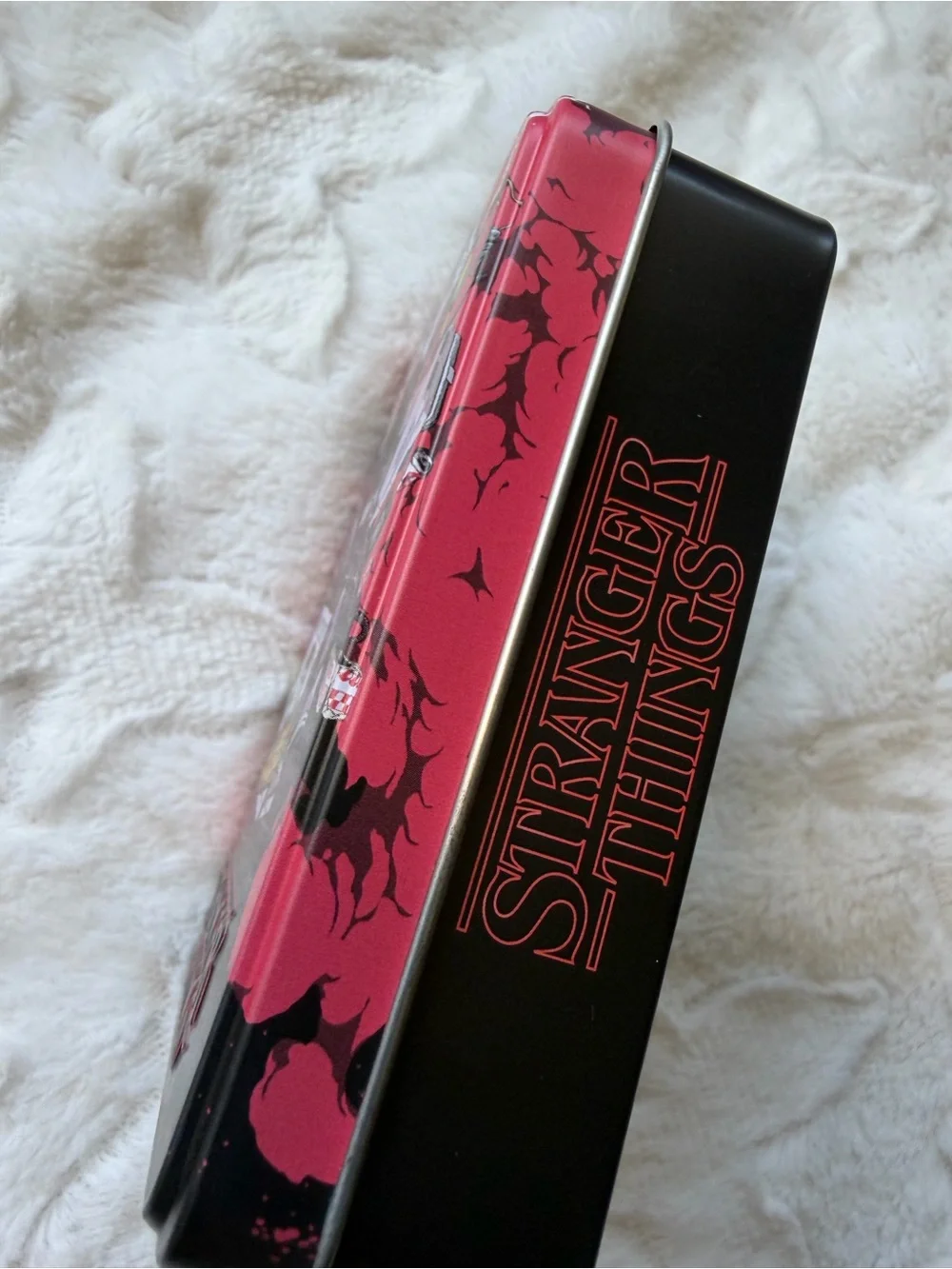 🎬 **NWT & SEALED!** 👾✨ Netflix Stranger Things Playing Card Deck – Metal box